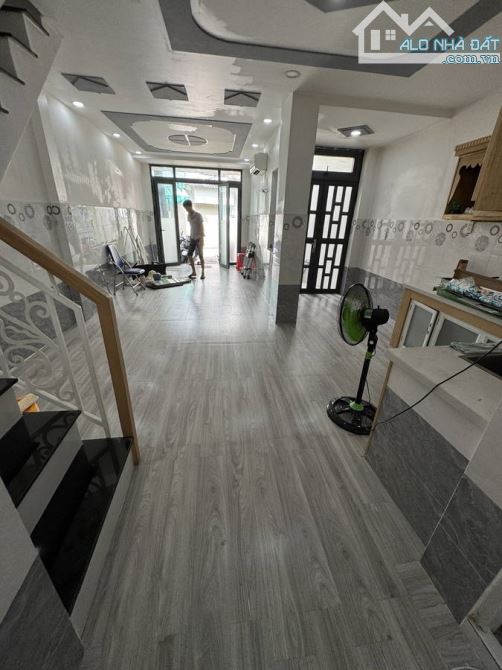 BÁN NHÀ NGAY HỒNG BÀNG - QUẬN 6 - HẺM XE HƠI 4M THÔNG - NHÀ MỚI - 41M2 - 2 TẦNG - 3.X TỶ - 4