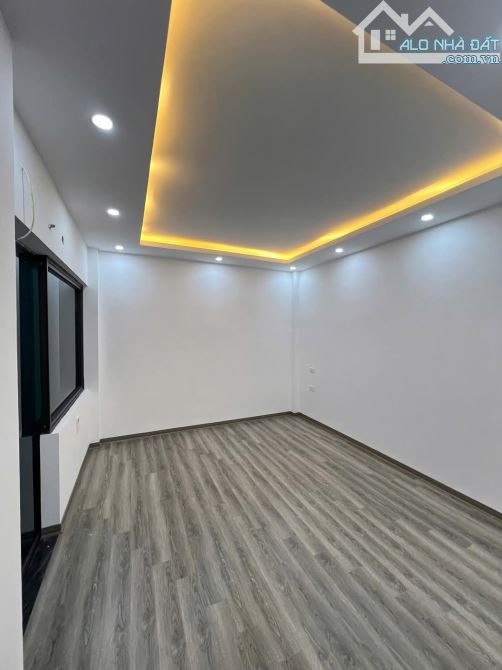 CHO THUÊ NHÀ PHỐ SÀI ĐỒNG LONG BIÊN 9 TRIỆU, 44M, 6 TẦNG, FULL NT, NGÕ RỘNG,KD ONLINE - 4