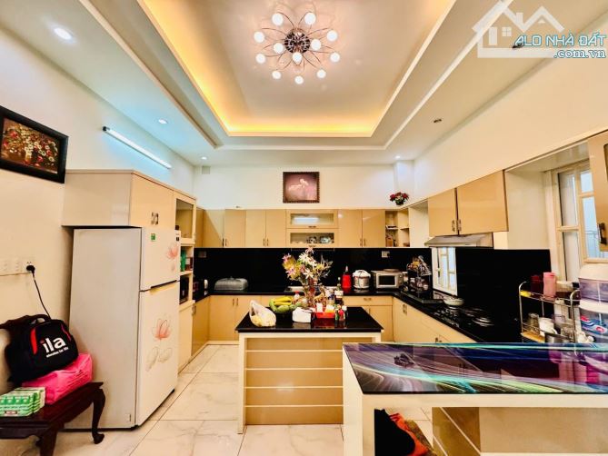 💥BIỆT THỰ 4 TẦNG - TRUNG TÂM QUẬN PHÚ NHUẬN - HẺM 8M - 143M2 - NGANG BỀ THẾ 8M 👉26 TỶ - 4