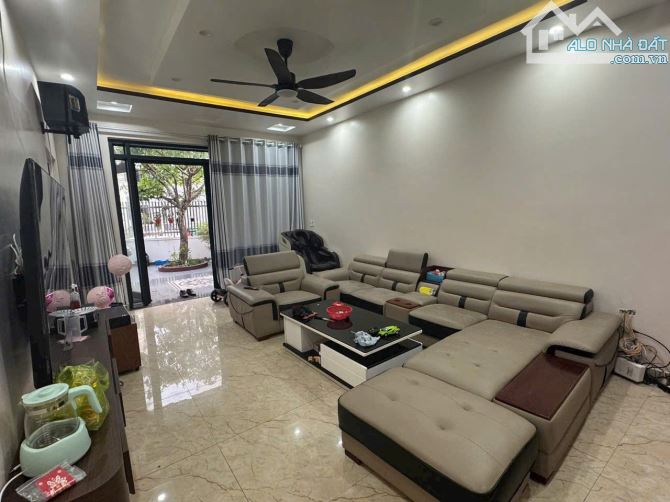 Bán căn villa sân cổng mặt ngõ thông đẹp nhất Cống Mỹ - Nam Sơn giá 4,5 tỷ - 160m2 Nhà xây - 4