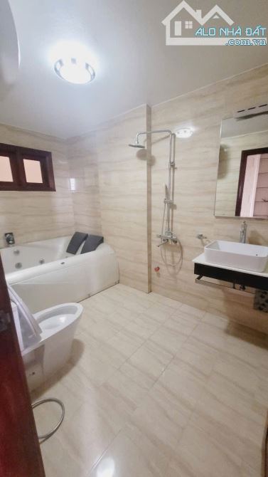 Cho thuê nhà 5 tầng mặt đường Phạm Văn Đồng, ph Thanh Bình, TP HD, 102m2, mt 6m, KD tốt - 4