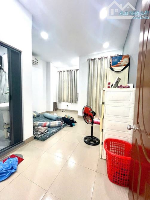 BÁN NHÀ 3 TẦNG BTCT – 4PN – SÁT CÔNG VIÊN – GẦN SÂN BAY – CHỈ 4.05 TỶ - 4