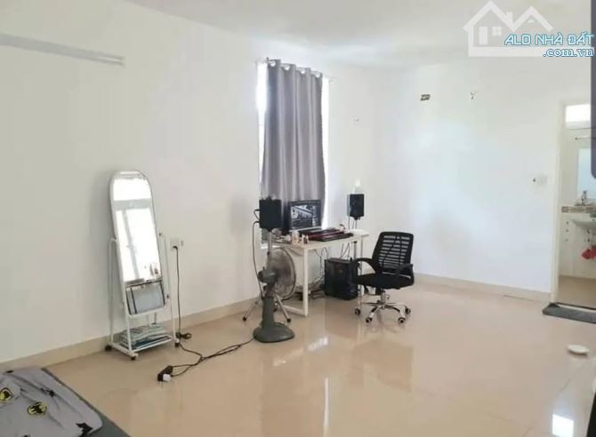 Bán nhà 3 tầng 5 phòng ngủ Kiệt ôtô Lê Thánh Tôn, TP Huế, sát bên Đại Nội Huế, chỉ 3,8 tỷ - 5