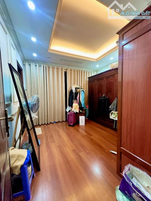 Nhà đệp ở ngay Nguyễn Trãi Thanh Xuân. Sổ A4 92m, 5 tầng MT5m5 Giá 35 tỷ Ô tô đỗ cửa ngày - 5