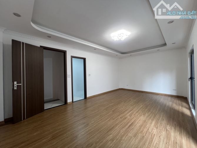 Bán Căn Nhà Phố Ngọc Trì 5 Tầng Mới Tinh Thông Thoáng Gần Oto - 5
