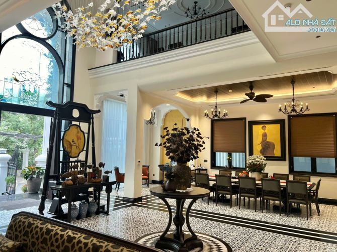 Chủ vay bank nhảy nhóm! Quyết tâm bán nhanh biệt thự Bán Đảo Linh Đàm - 310m2 - gần hồ - 5
