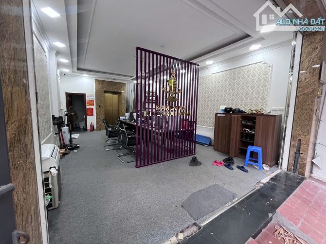BÁN NHÀ KHU CẦU GIẤY - Ô TÔ ĐỖ TRƯỚC NHÀ - DT: 50m2 - 7 Tầng - MT: 5m. - 5