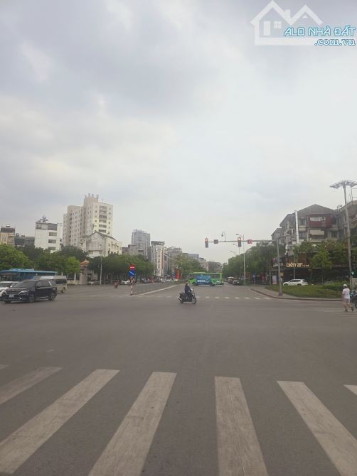 Nguyễn Văn Huyên – phân lô 5 tầng thoáng trước sau, ô tô dừng đỗ đêm. - 5