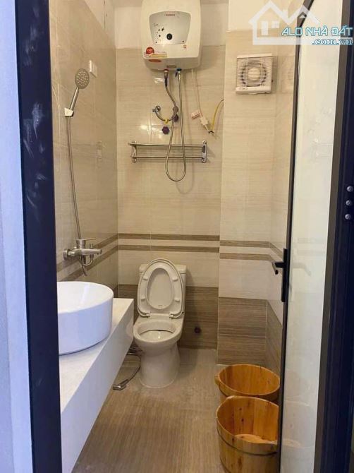 CHO THUÊ NHÀ NGUYÊN CĂN MẶT PHỐ HOA LÂM - VIỆT HƯNG - VỈA HÈ - Ô TÔ TRÁNH - 5