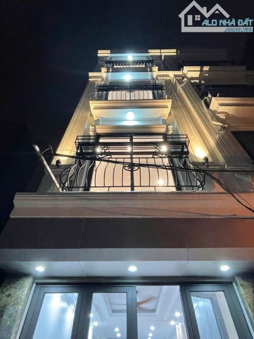 BÁN NHÀ THẠCH BÀN - QUẬN LONG BIÊN - FUL NỘI THẤT - 40M X 5 TẦNG - MT 3.5M - 5