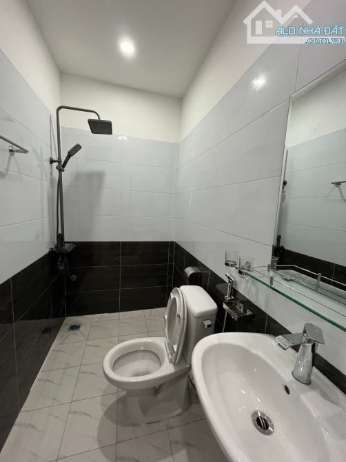 Bán nhà Lạc Long Quân - Hai mặt thoáng - Gần ô tô - 30m2 - 7.5 tỷ - 5