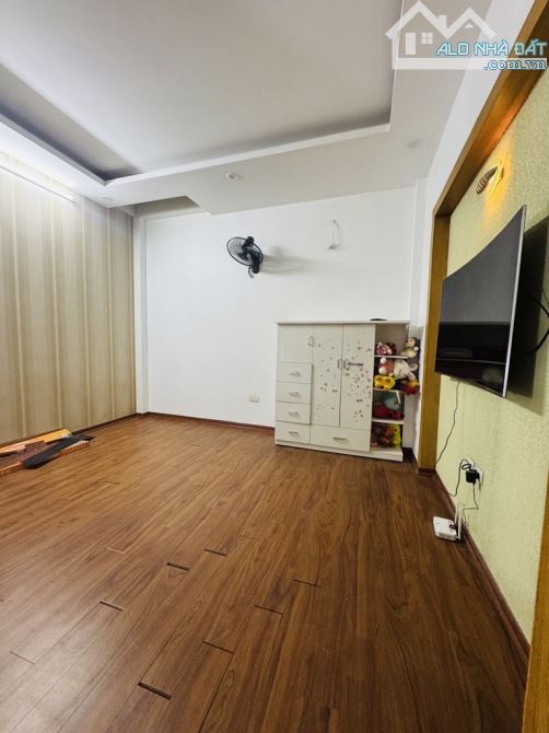 NHÀ BÁN CẦU GIẤY - DÂN XÂY - MẶT NGÕ RỘNG THOÁNG - Ô TÔ GẦN - 30MÉT RA PHỐ   - DT 40M - - 5