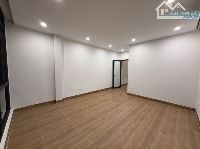 NHÀ BÁN - DÂN XÂY- KINH DOANH NHỎ - HAI MẶT THOÁNG - NGÕ THÔNG - GẦN Ô TÔ TRÁNH   - - 5
