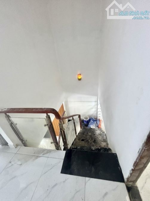NHÀ 2 TẦNG - Ô TÔ NGỦ TRONG NHÀ - KDC SAIGON MOI - NGANG GẦN 5M - NHỈNH 5 TỶ - 5