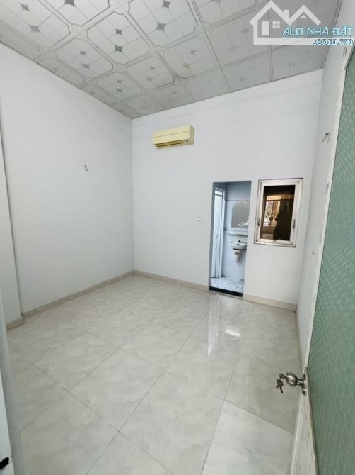 NGAY CHỢ BÌNH TRỊ ĐÔNG TÊN LỬA - ĐƯỜNG 6M THÔNG TIỆN GIÁ HƠN 4 TỶ GẤP BÁN - 5