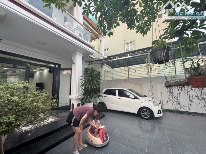 Bán căn villa sân cổng mặt ngõ thông đẹp nhất Cống Mỹ - Nam Sơn giá 4,5 tỷ - 160m2 Nhà xây - 5