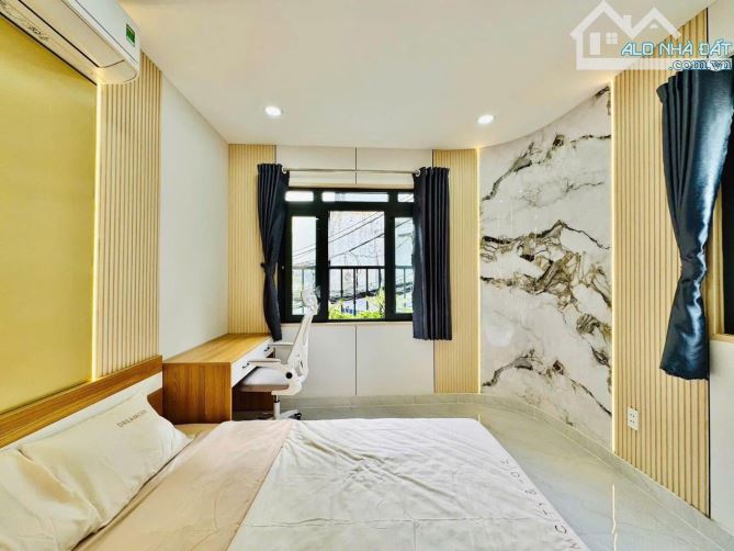 XE HƠI ĐẬU CỬA NHÀ - DUY TÂN - P15 PHÚ NHUẬN MẶT - TIỀN 8M - GIÁ CHỈ 5.68 TỶ - 5