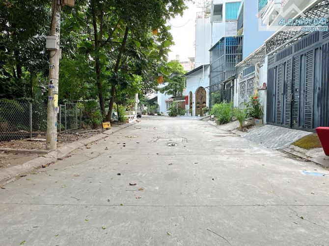 NHÀ HIẾM VƯỜN LÀI QUẬN 12 - 57M2 - NGANG 6M - NGAY KHU PHÂN LÔ - XE HƠI ĐẬU NGÀY ĐÊM THÔNG - 5