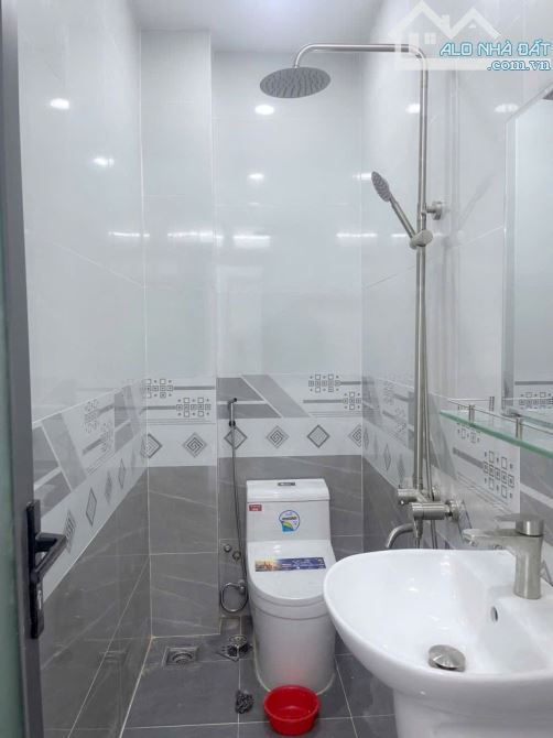 NHÀ ĐẸP 2 TẦNG – HẺM XE HƠI 5M – GIÁP TÂN PHÚ – NGAY NGÃ TƯ BỐN XÃ - 5