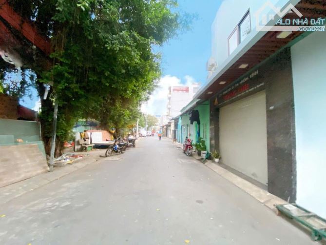 Bán nhà Lê Trọng Tấn, kế EOn TP, 65m2, ngang 5m, đường nhựa oto 8m, TL - 5