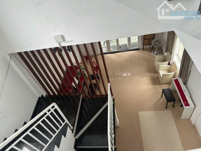 Bán nhà 3 tầng 5 phòng ngủ Kiệt ôtô Lê Thánh Tôn, TP Huế, sát bên Đại Nội Huế, chỉ 3,8 tỷ - 6