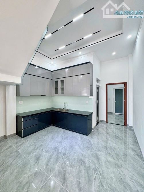 Chính Chủ gởi bán căn nhà 1 trệt 1 lầu 145 m2 SHR thổ cư mặt tiền đường hoàng minh Chánh - 6