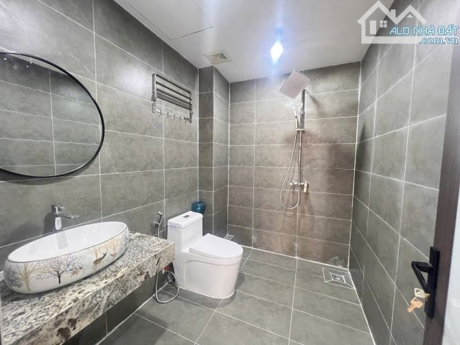 Nhà đẹp ngõ thoáng khu dân trí cao Thạch Bàn Long Biên DT 33m2 . Giá 5.45 tỷ - 6