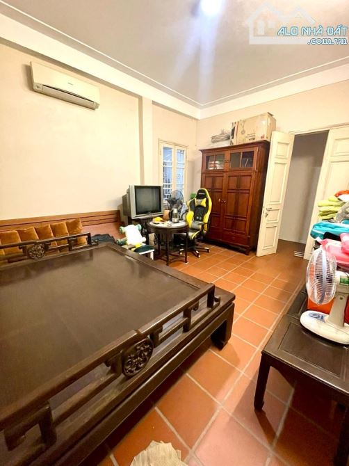 Bán nhà Phố Hoàng Hoa Thám. Ba đình. Diện tích 80m. 6 tầng. Mặt tiền 5,6m. Giá 19 tỷ - 6