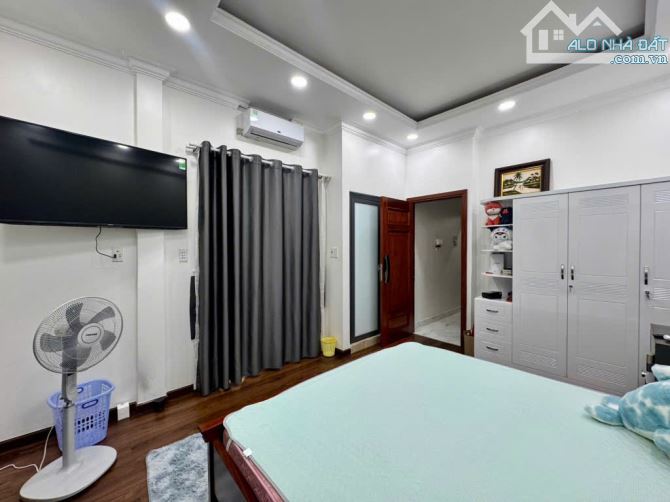 NHÀ NGỘP BANK 8TY , NGAY TRUNG TÂM QUẬN 1- 20TY - 6