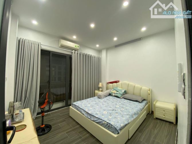Bán nhà mới tinh có mặt tiền siêu rộng, nội thất xịn sò, gần phố, ngõ thông, giá 9.5 Tỷ - 6