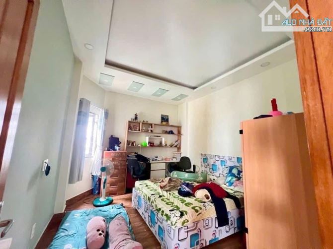 NHÀ 3 TẦNG - CĂN GÓC 3 MẶT HẺM XE HƠI 6M - ĐỐI DIỆN CHUNG CƯ 4S LINH ĐÔNG - 6
