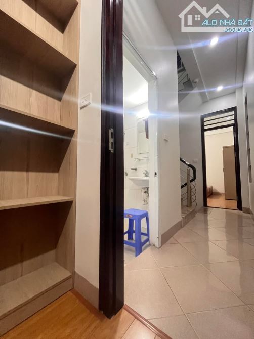 Bán nhà Dịch Vọng Hậu - Ngõ thông - Ba gác - Kinh doanh - 40m2 - 10 tỷ - 6