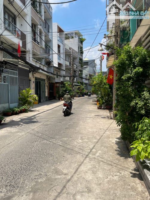 Nhà bán lô góc.Hẻm xe tải quay đầu,Vài bước chân ra mặt tiền ,Giá chỉ 4,6t.Lạc Long Quân - 6