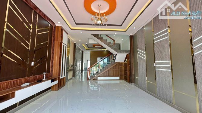 Nhà thiết kế hiện đại 5x35 có sân đậu ô tô ngay chợ Trung Thành SHR. - 6
