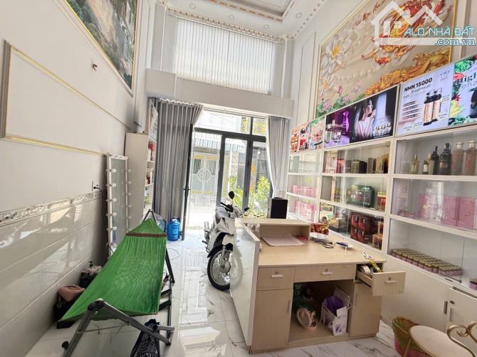 Bán nhà mới- đẹp 5 tầng HXH thông ngay chợ Gò Xoài, 48m² - giáp Tân Phú chỉ nhỉnh 6 tỷ - 6