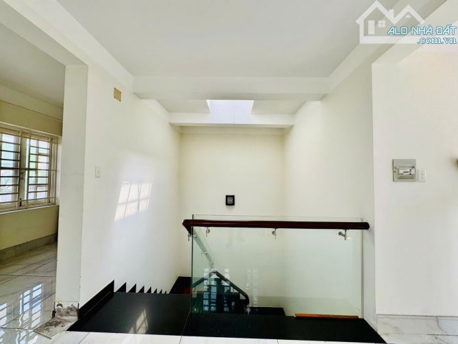 💥BIỆT THỰ 4 TẦNG - TRUNG TÂM QUẬN PHÚ NHUẬN - HẺM 8M - 143M2 - NGANG BỀ THẾ 8M 👉26 TỶ - 6
