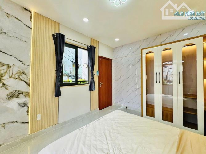 XE HƠI ĐẬU CỬA NHÀ - DUY TÂN - P15 PHÚ NHUẬN MẶT - TIỀN 8M - GIÁ CHỈ 5.68 TỶ - 6