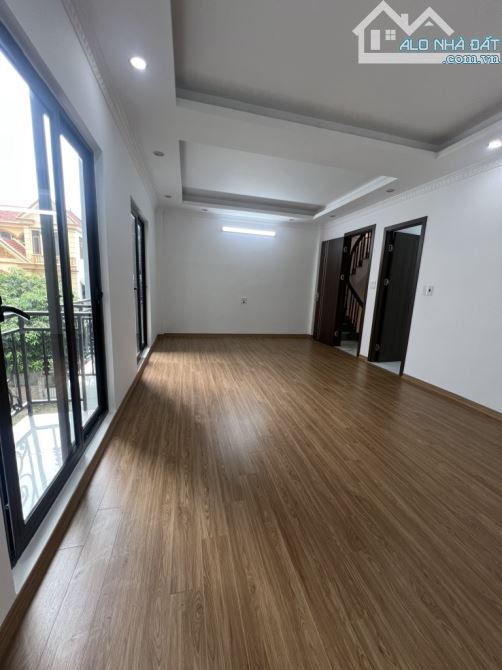 Bán Căn Nhà Phố Ngọc Trì 5 Tầng Mới Tinh Thông Thoáng Gần Oto - 7