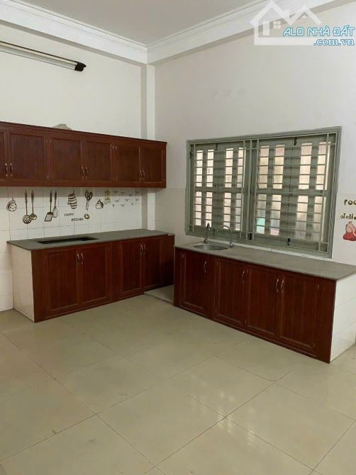 Bán nhà đường 12m Nội Bộ Lê Bôi - 5m x 16m - 80m.2- 3 Lầu - 4PN F7 Q8- Đối Diện Công Viên - 7