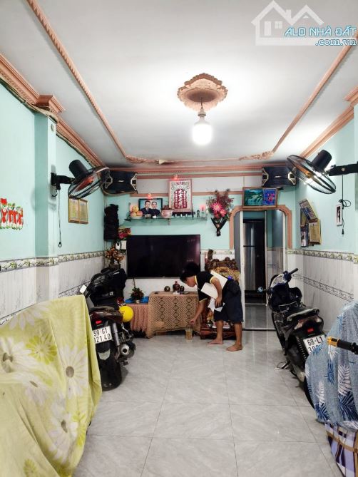 NHÀ 3 TẦNG 6PN – HẺM THÔNG TÂN CHÁNH HIỆP, Q12 - GẦN CVPM QUANG TRUNG – 47m² - CHỈ 2.7 TỶ - 7