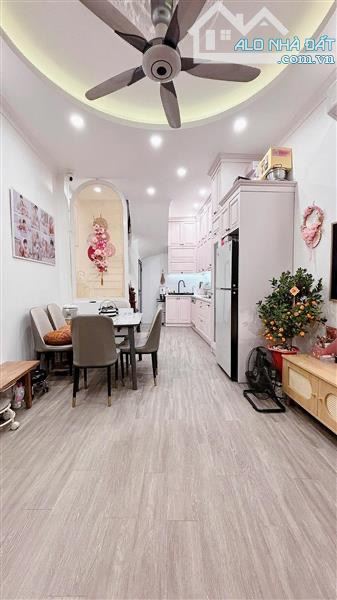 NGÕ TRƯỚC NHÀ SH QUAY THOẢI MÁI - CÁCH Ô TÔ TRÁNH VÀI MÉT - SÁT MẶT NGÕ GỐC ĐỀ SẦM UẤT - 7