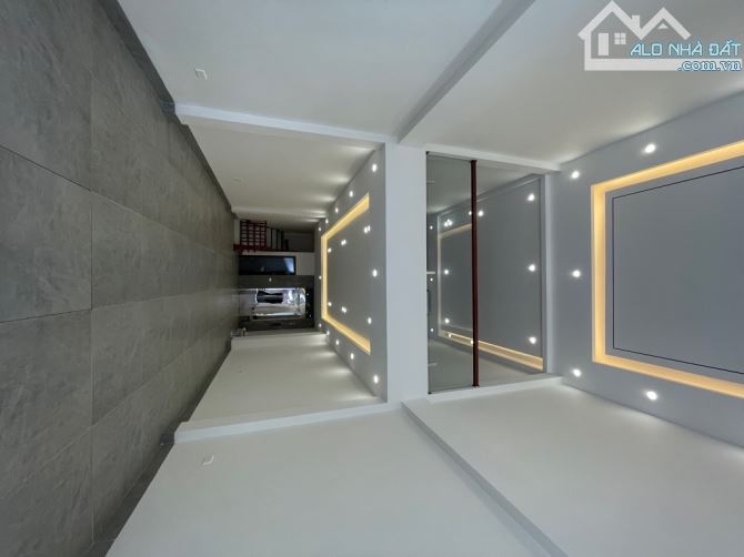 Bán nhà Bùi Xương Trạch, DT 50m2 x 7T, thang máy, lô góc, oto tránh, vị trí VIP, 15 tỷ 8 - 7