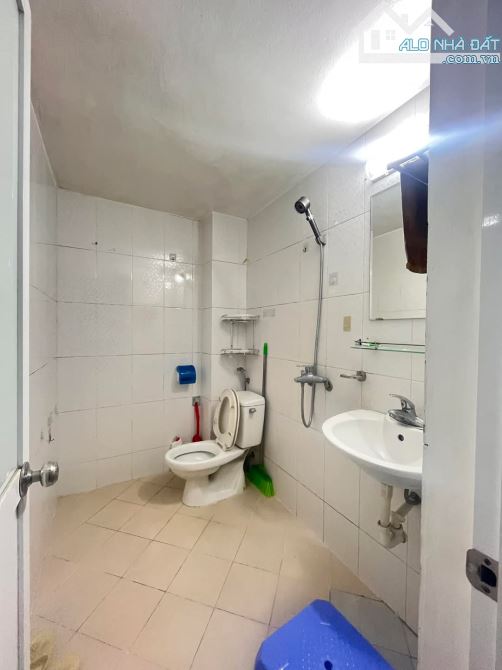 Bán nhà Dịch Vọng Hậu - Ngõ thông - Ba gác - Kinh doanh - 40m2 - 10 tỷ - 7