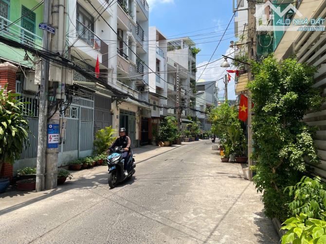 Nhà bán lô góc.Hẻm xe tải quay đầu,Vài bước chân ra mặt tiền ,Giá chỉ 4,6t.Lạc Long Quân - 7