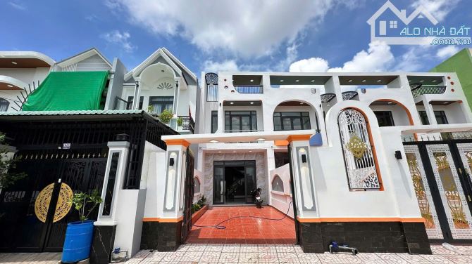 Nhà thiết kế hiện đại 5x35 có sân đậu ô tô ngay chợ Trung Thành SHR. - 7