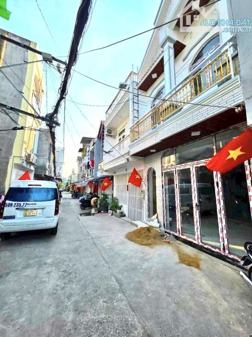 NHÀ 2 TẦNG - Ô TÔ NGỦ TRONG NHÀ - KDC SAIGON MOI - NGANG GẦN 5M - NHỈNH 5 TỶ - 7