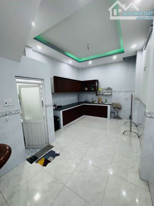 NGAY CHỢ BÌNH TRỊ ĐÔNG TÊN LỬA - ĐƯỜNG 6M THÔNG TIỆN GIÁ HƠN 4 TỶ GẤP BÁN - 7