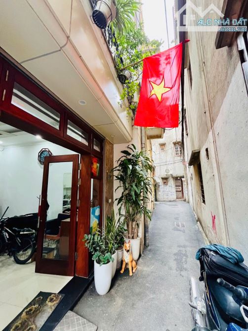 Bán nhà Lạc Long Quân Cầu Giấy gần ô tô ngõ thông 35m2 5T MT 4m dân xây đủ đồ ở luôn 7.5tỷ - 7