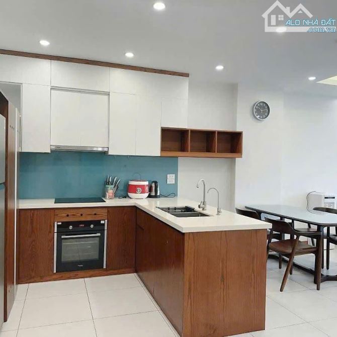 Cần bán tòa căn hộ mặt ngõ 6 Trịnh Công Sơn-Phường Nhật Tân-Tây Hồ-Hà Nội 208m2x8T, MT7.5m - 7