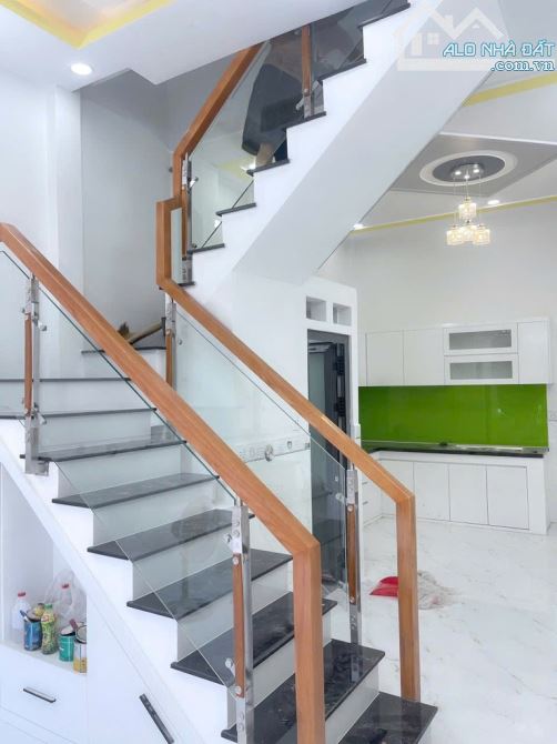 NHÀ ĐẸP 2 TẦNG – HẺM XE HƠI 5M – GIÁP TÂN PHÚ – NGAY NGÃ TƯ BỐN XÃ - 7